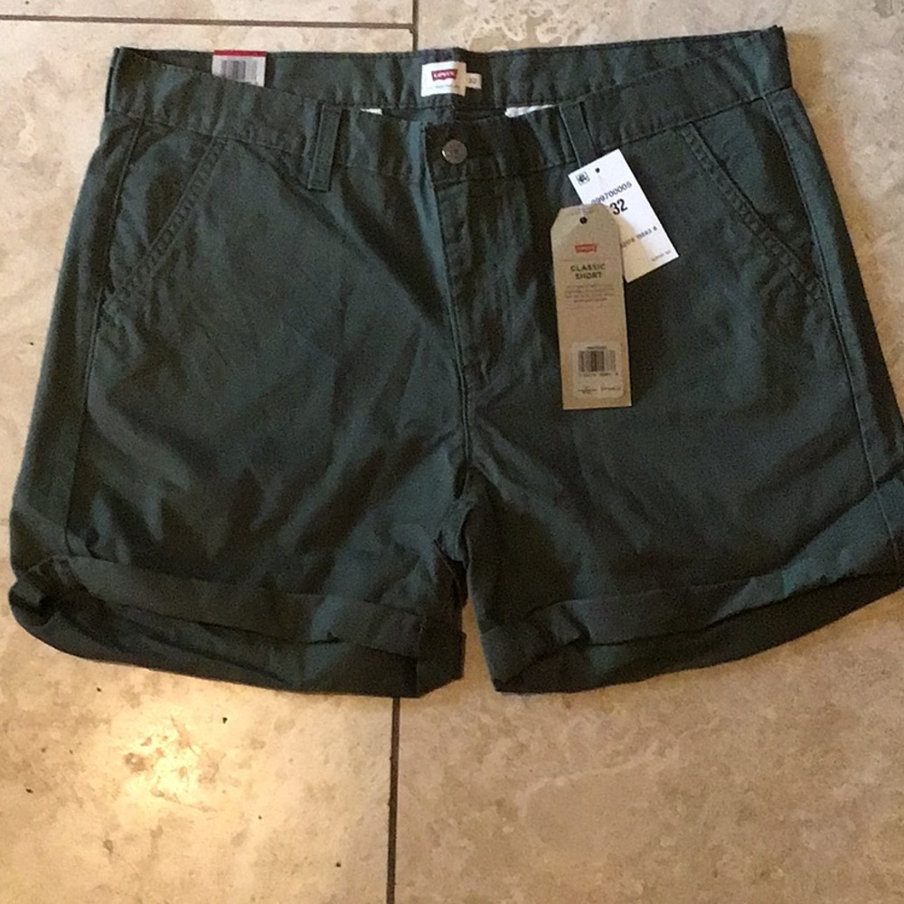 Levi’s Classic Shorts Mid Rise size 32